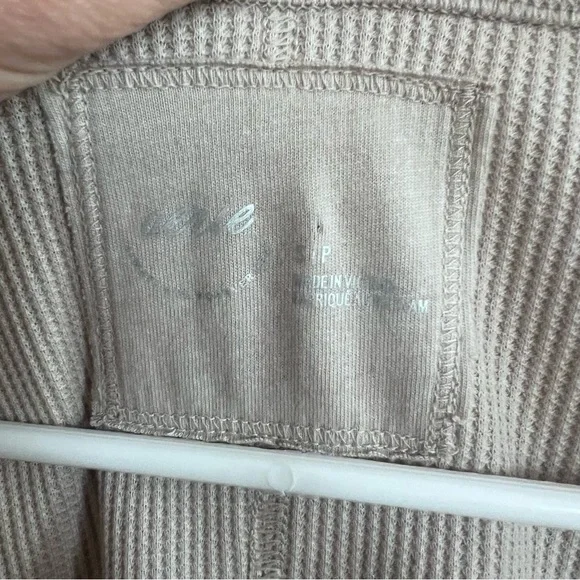 Aerie Essential Henley Layering T-Shirt Long Sleeve Taupe Tan S - Picture 8 of 9